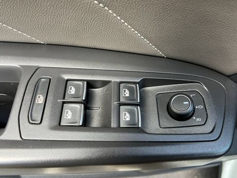 Used 2023 Volkswagen Atlas SE w/ Panoramic Sunroof Package AWD/4WD image 12