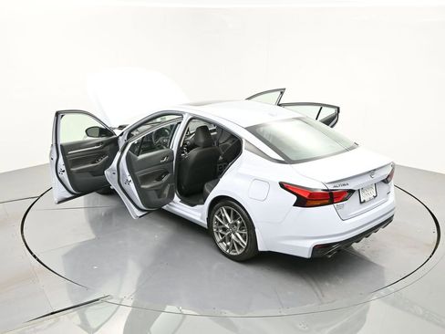 Used 2024 Nissan Altima 2.0 SR FWD image 24