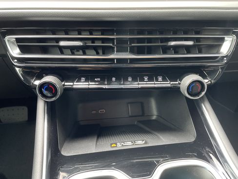 New 2025 Chevrolet Traverse LT w/ Enhanced Driving Package image 52