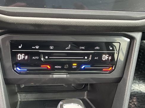 Used 2024 Volkswagen Tiguan SE R-Line AWD/4WD image 17