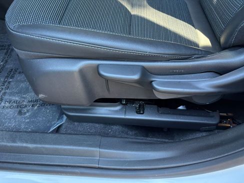 Used 2025 Buick Envista Preferred image 23