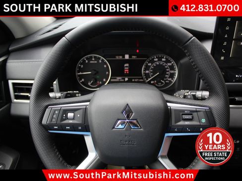 New 2025 Mitsubishi Outlander SE image 12