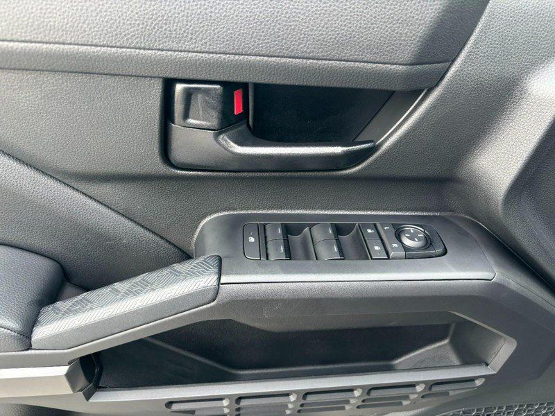 Certified 2024 Toyota Tacoma SR5 AWD/4WD image 15
