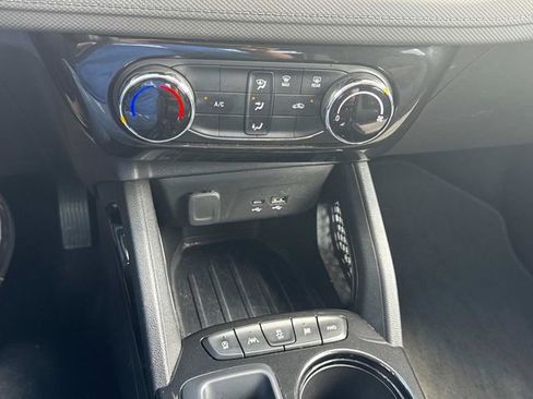 Used 2025 Chevrolet TrailBlazer LT AWD/4WD image 27