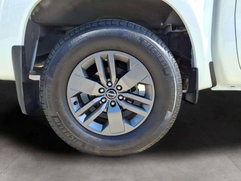 Used 2025 Nissan Frontier SV RWD image 20