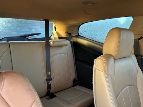 Used 2011 Chevrolet Traverse LTZ AWD/4WD image 12