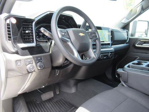 Certified 2025 Chevrolet Silverado 2500 LT w/ Convenience Package AWD/4WD image 16