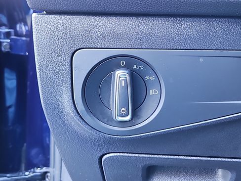 Certified 2022 Volkswagen Tiguan SE w/ Panoramic Sunroof Package image 11