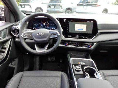 New 2026 Chevrolet Equinox LT w/ Convenience Package II FWD image 11