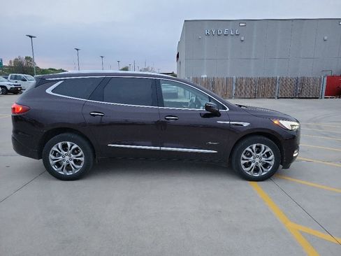 Used 2021 Buick Enclave Avenir AWD/4WD image 2