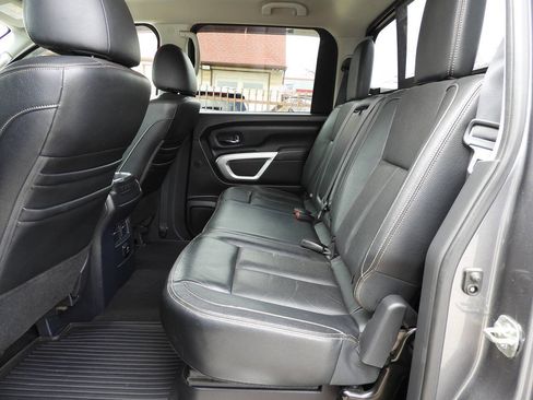 Used 2018 Nissan Titan SL w/ Chrome Package AWD/4WD image 23