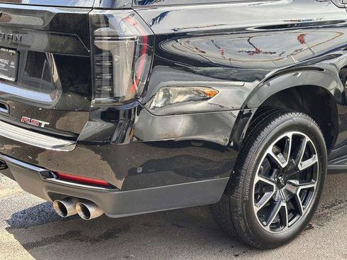 Used 2025 Chevrolet Suburban RST w/ Comfort Package image 9