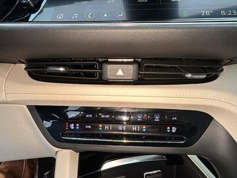 Used 2023 Buick Envision Avenir image 17