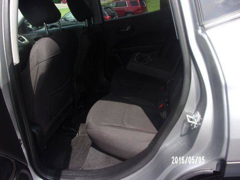 Used 2019 Jeep Compass Sport FWD image 9