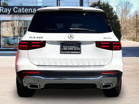 Used 2026 Mercedes-Benz GLB 250 4MATIC image 4