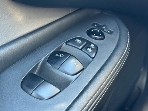 Used 2023 Nissan Murano SV image 20