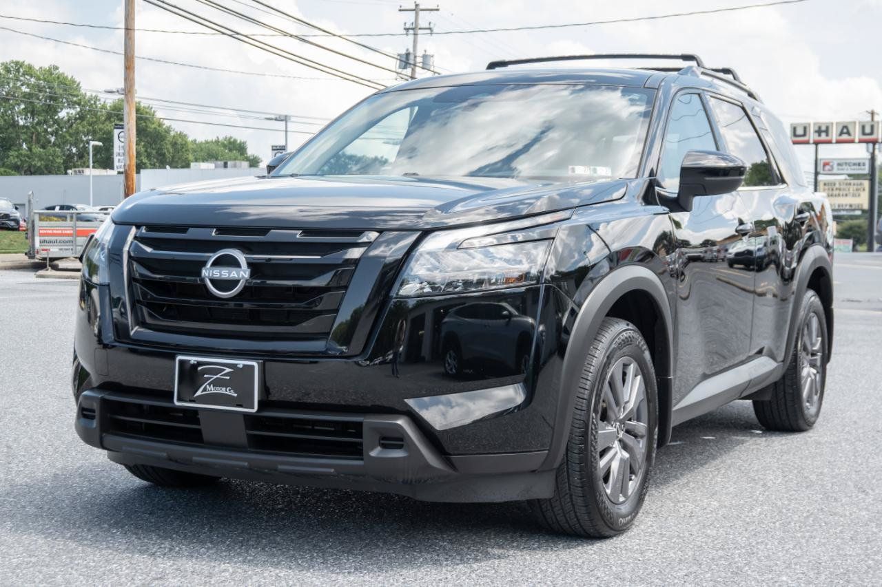 Used 2024 Nissan Pathfinder SV w/ Black Appearance Package AWD/4WD image 6