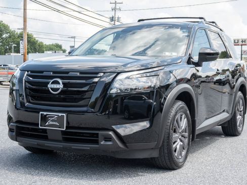 Used 2024 Nissan Pathfinder SV w/ Black Appearance Package AWD/4WD image 6