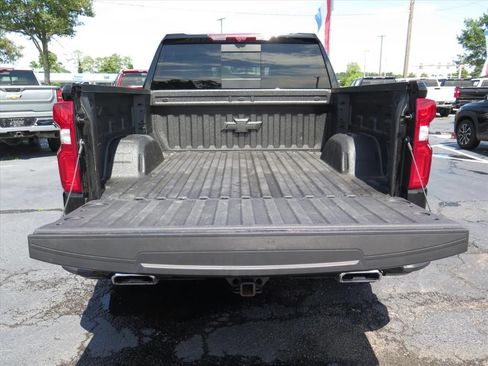 Used 2025 Chevrolet Silverado 1500 High Country AWD/4WD image 25