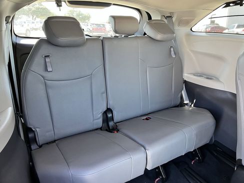 Used 2024 Toyota Sienna Limited FWD image 26