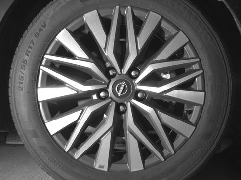 Used 2025 Nissan Altima 2.5 SV image 13