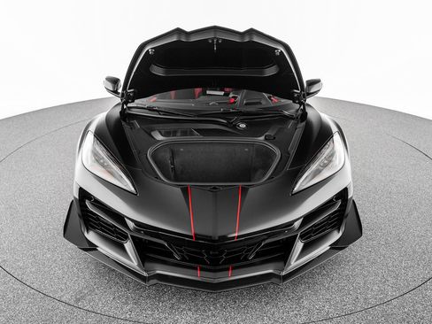 Used 2024 Chevrolet Corvette Z06 w/ Z07 Performance Package RWD image 36