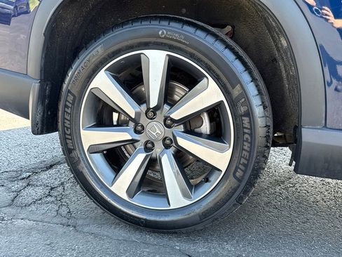Used 2025 Honda Pilot Touring image 8