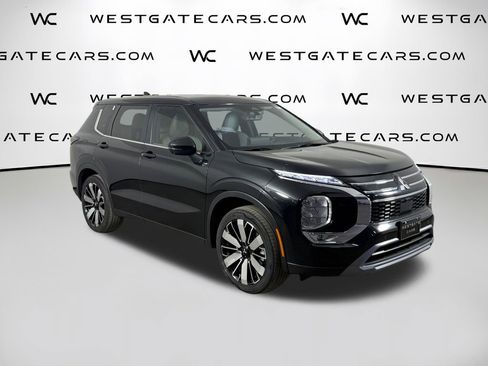 Used 2025 Mitsubishi Outlander AWD image 46