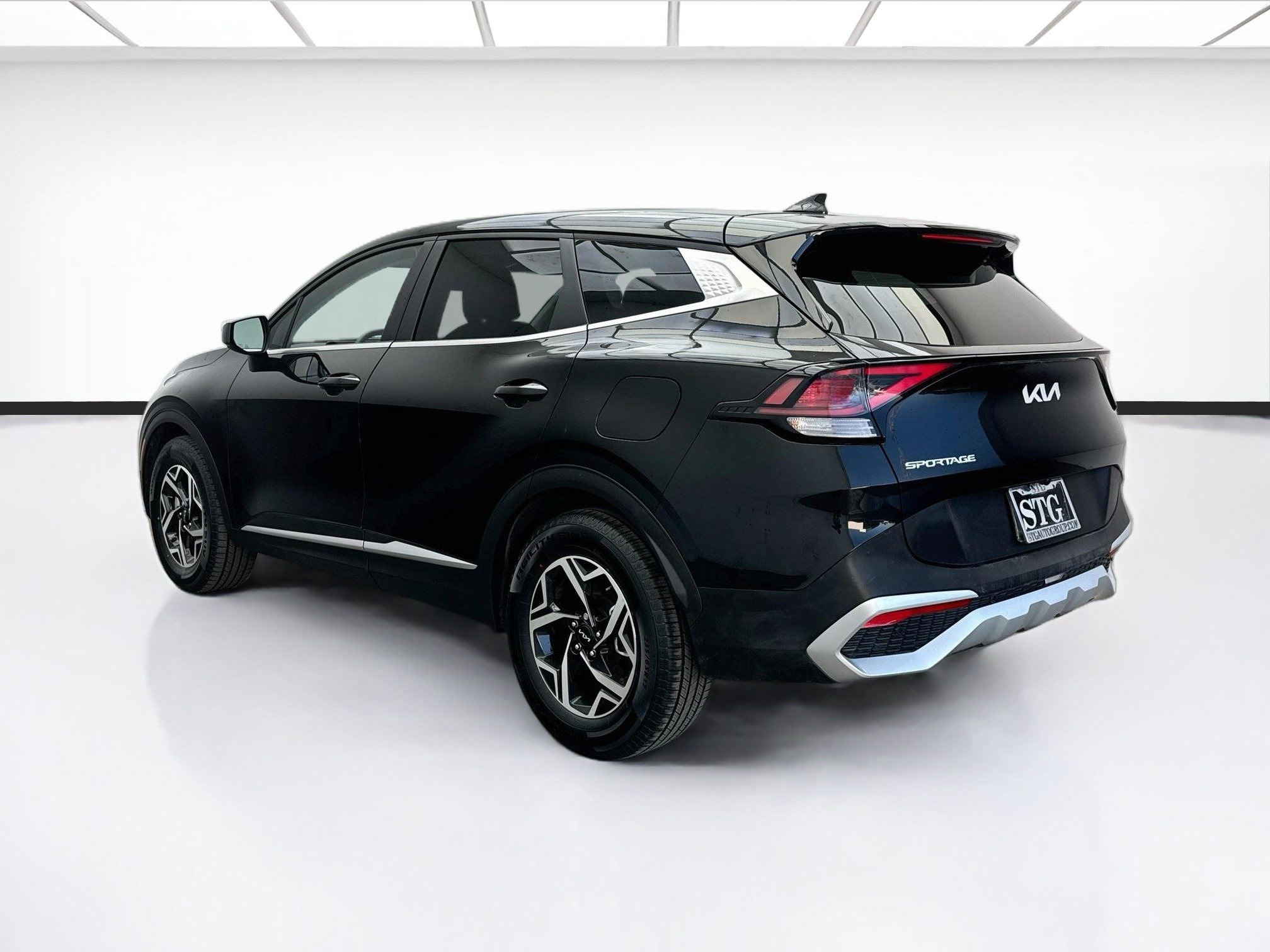 Used 2025 Kia Sportage LX FWD image 6