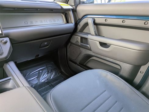 New 2026 Land Rover Defender 110 OCTA image 17