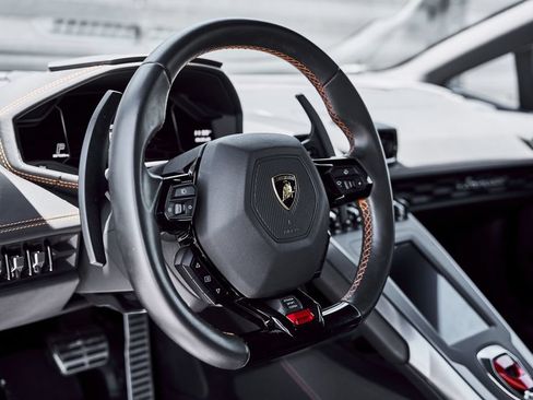Used 2021 Lamborghini Huracan EVO RWD image 41