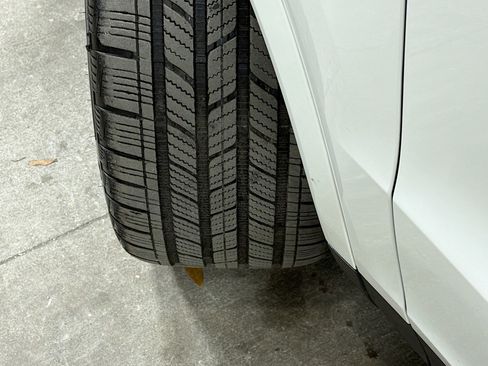 Used 2025 Porsche Cayenne image 41