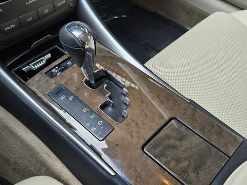 Used 2010 Lexus IS 250C RWD image 17
