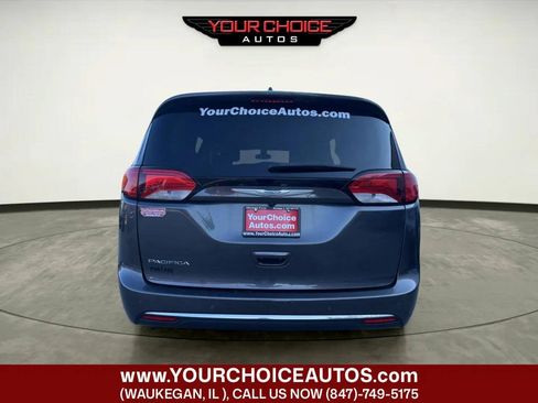 Used 2018 Chrysler Pacifica Touring-L Plus w/ Tire & Wheel Group FWD image 4