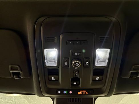 Used 2024 Chevrolet Tahoe Premier w/ Premium Package image 21