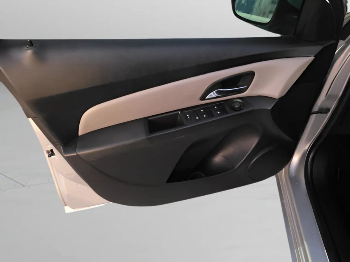 Used 2015 Chevrolet Cruze LT FWD image 34