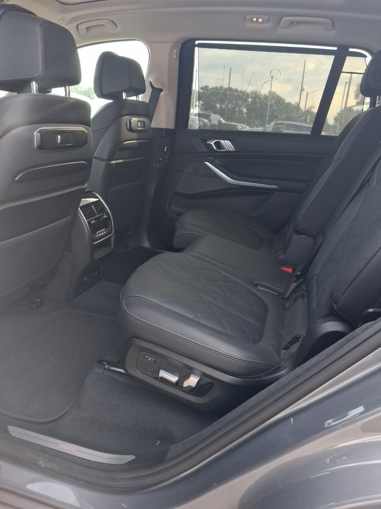 Used 2025 BMW X7 xDrive40i AWD/4WD image 6
