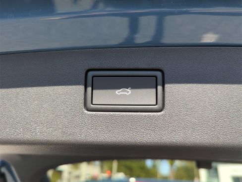 New 2026 Volkswagen Tiguan SE image 21