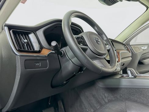 Used 2023 Volvo XC60 B5 Plus image 35