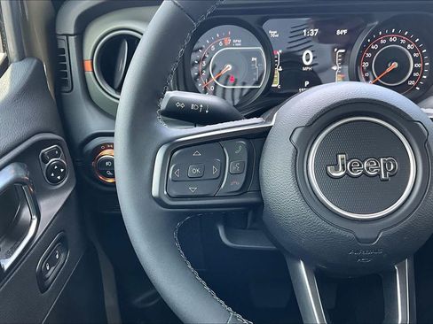 Used 2025 Jeep Gladiator Mojave AWD/4WD image 24