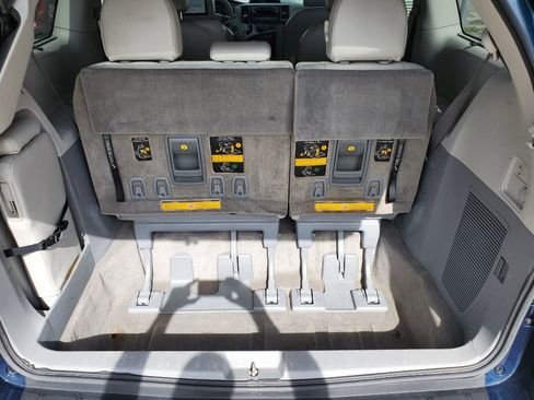 Used 2012 Toyota Sienna XLE image 33