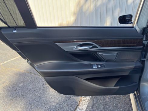 Used 2022 BMW 740i w/ M Sport Package RWD image 45