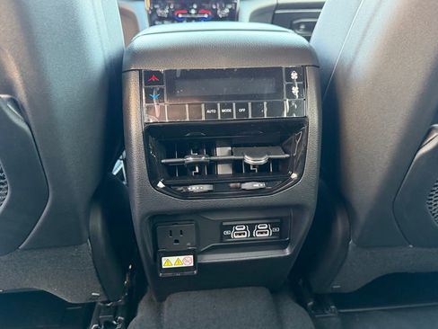 New 2025 Jeep Grand Cherokee L Laredo image 26