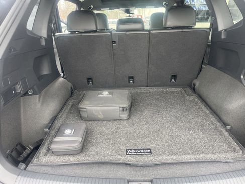 Used 2024 Volkswagen Tiguan SE R-Line image 12