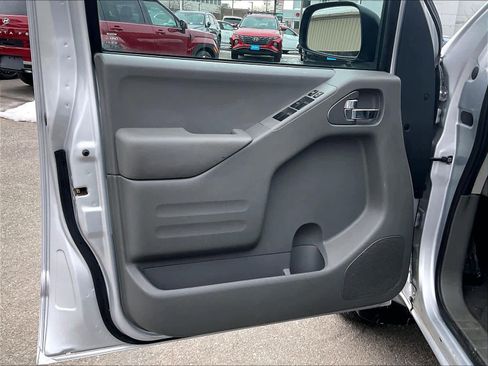 Certified 2021 Nissan Frontier SV image 9