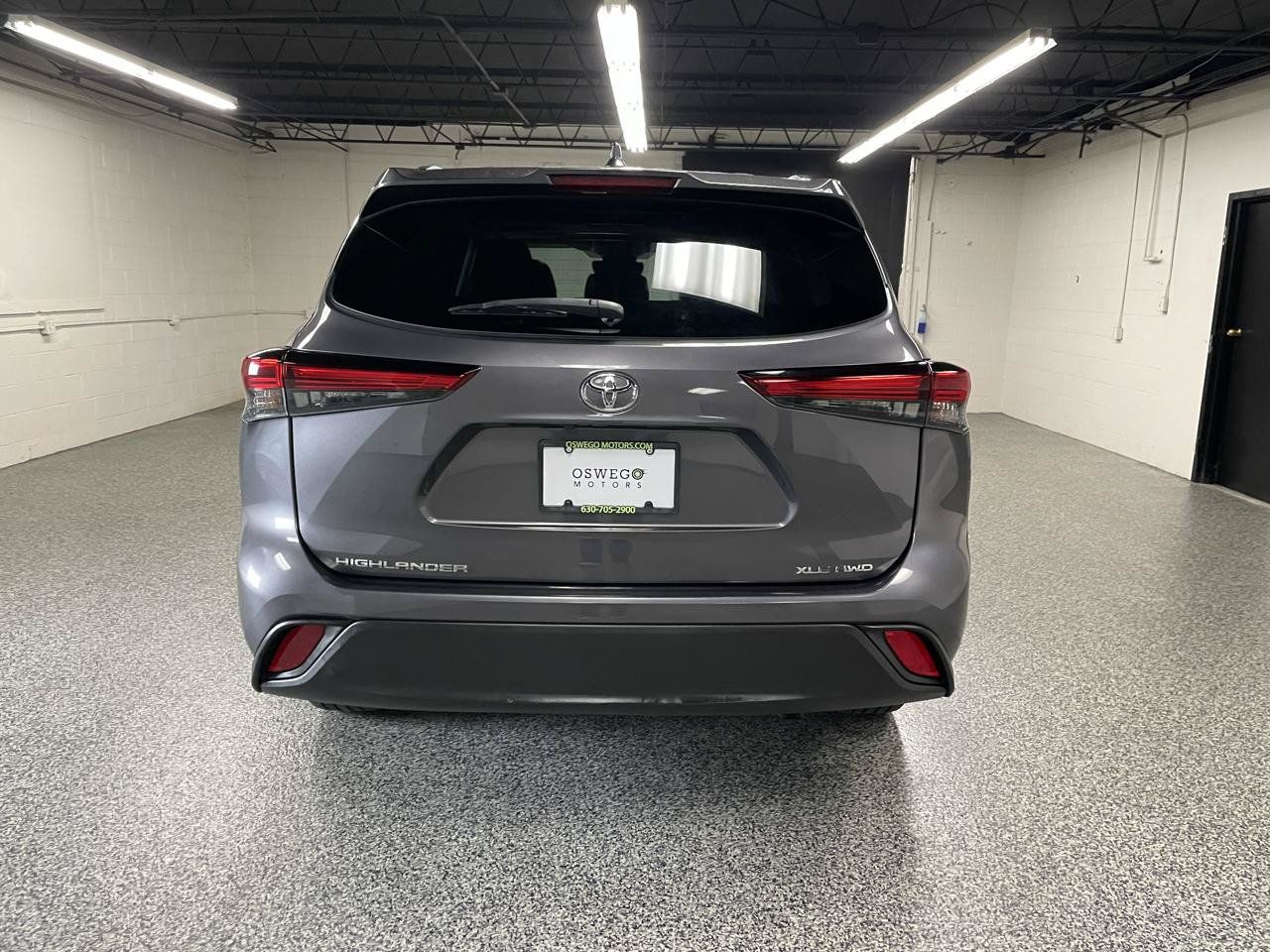 Used 2021 Toyota Highlander XLE AWD/4WD image 7