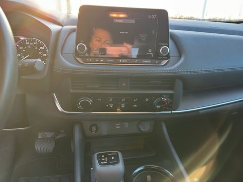 Used 2024 Nissan Rogue S image 18