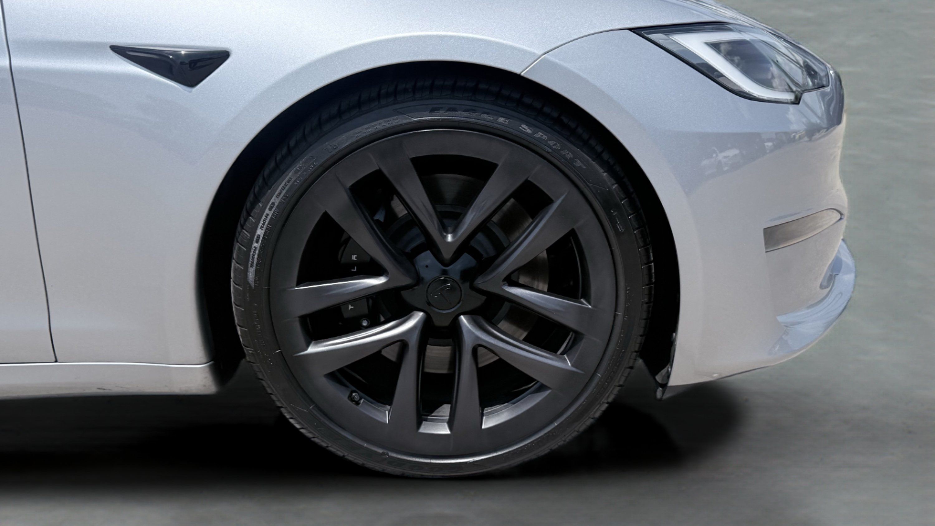 Used 2025 Tesla Model S AWD/4WD image 9