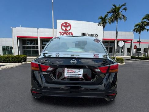 Used 2024 Nissan Altima 2.5 S FWD image 6