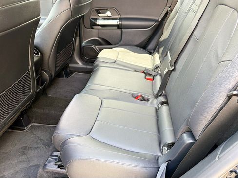 Used 2021 Mercedes-Benz GLB 250 4MATIC image 22